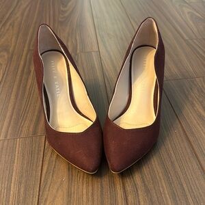 Kelly & Katie Velour Maroon Heels Sz 6